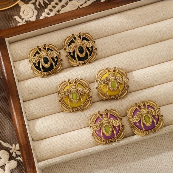 Gold and Yellow Bee Stud Earrings. NWT - Picture 1 of 3